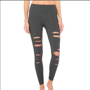 BNWT Alo Yoga Warrior leggings in Anthracite. Sz S